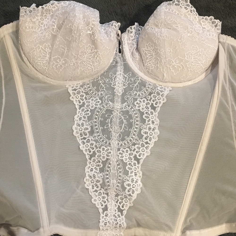 White corset/bustier